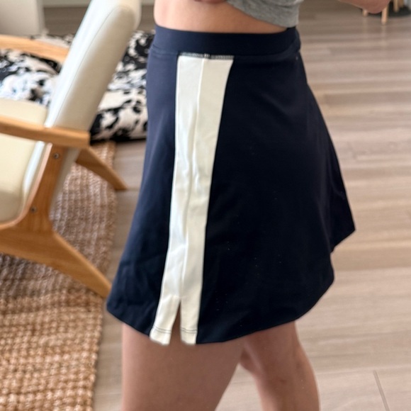 We wore what skirt - Picture 3 of 4